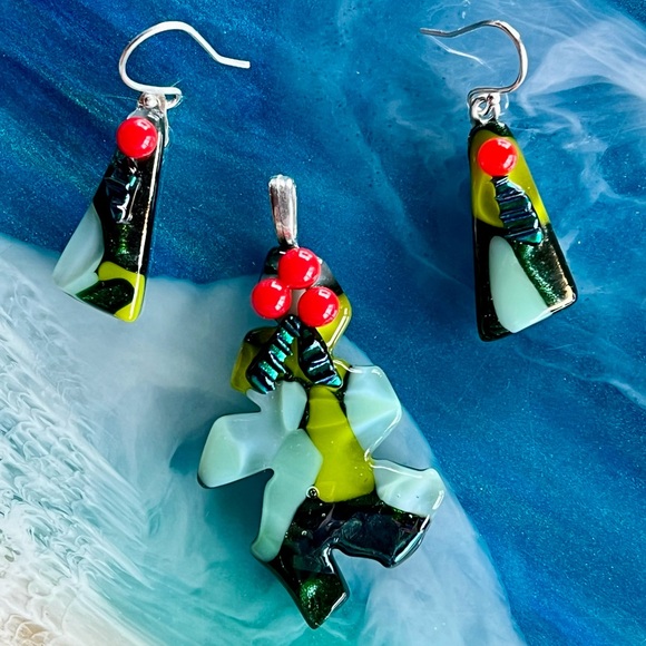 Bonnie’s Bling One Of A Kind Fused Glass Jewelry and Accessories to Wear. - Picture 11 of 16